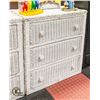 Image 1 : VINTAGE WHITE WICKER DRESSER-ESTATE