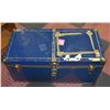Image 1 : BLUE STORAGE TRUNK