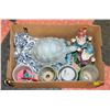 Image 1 : BOX OF GARDEN DECOR INCL. TWO SWINGING