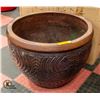 Image 1 : LARGE 23.5" X 18"H GARDEN POT