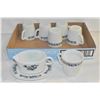 Image 1 : PYREX OLD TOWN BLUE GRAVY BOAT & 6 CUPS
