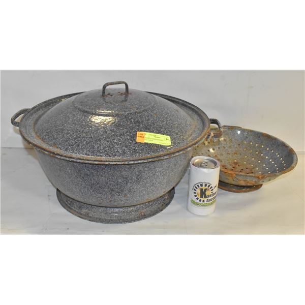 VINTAGE GRANITEWARE COLANDER