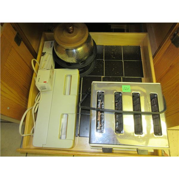 KITCHEN:  DECOSONIC SEALER, FONDUE POT, 4 SLICE TOASTER