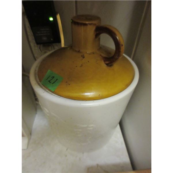 KITCHEN:  COOKIE JUG