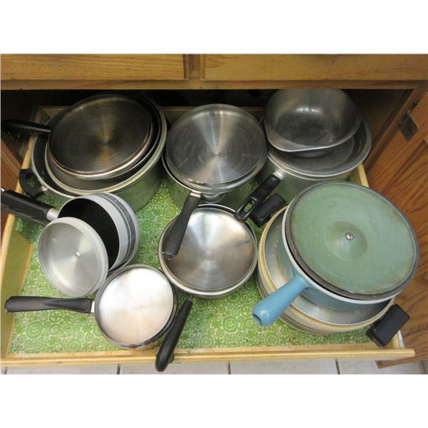 KITCHEN:  POTS & PANS (WEAREVER & STAINLESS STEEL)