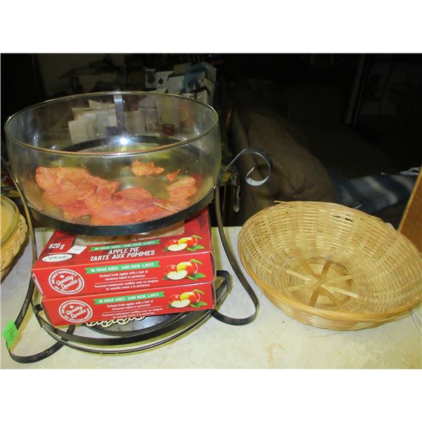 KITCHEN:  KNIFE BLOCK, KNIVES, NAPKIN HOLDER, BASKETS, SERVING DISH