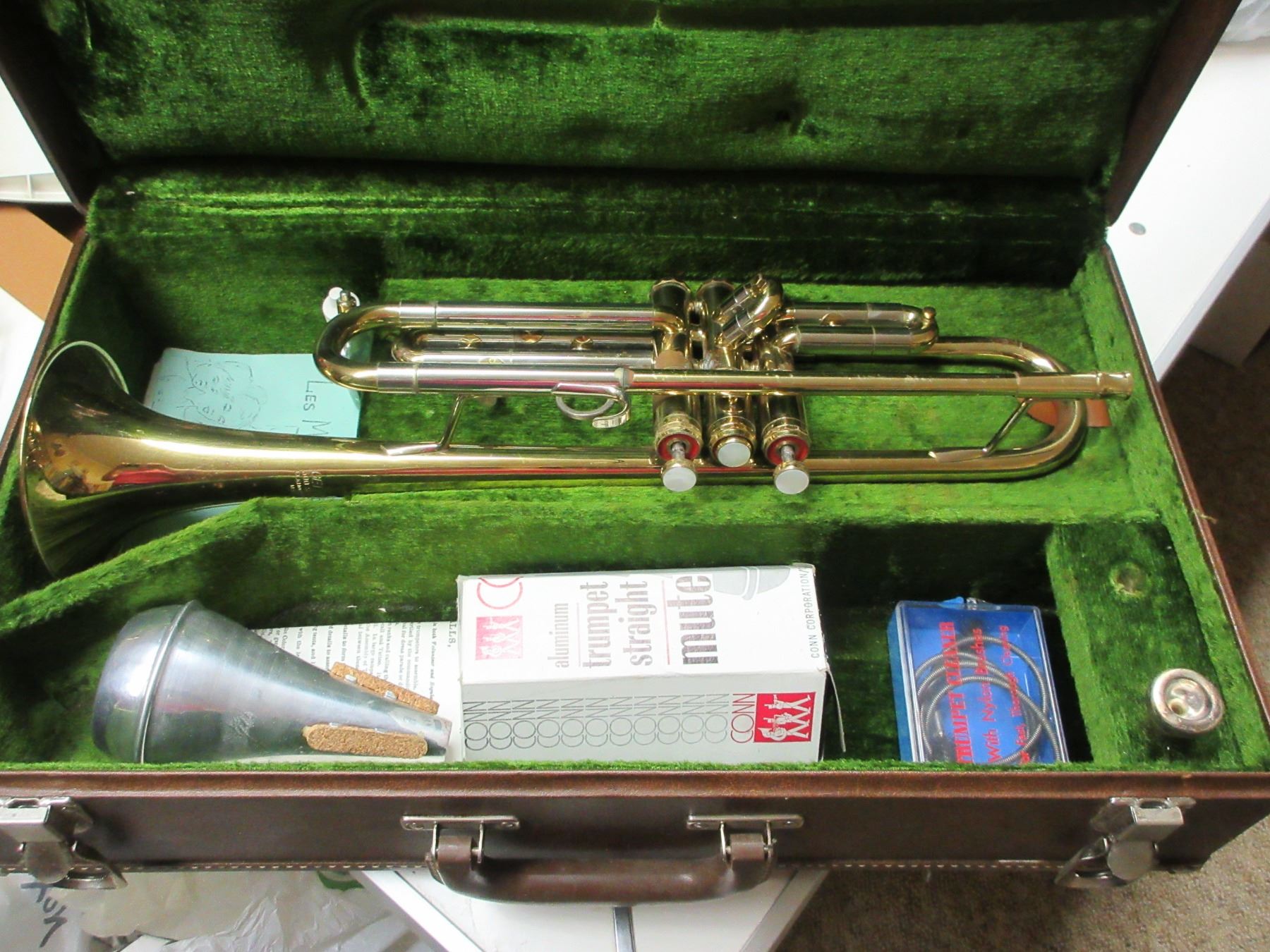 POOL ROOM GETZEN TRUMPET, CASE & MUSIC