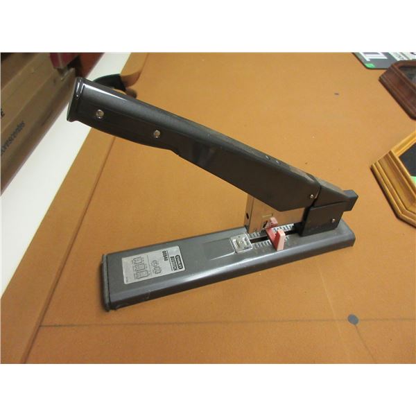 BAR ROOM BOSTITCH STANLEY 00540 HEAVY DUTY STAPLER
