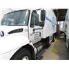 Image 4 : 2002 Intl 4400 SBA 4X2 DT466E Copeland Ref. 20' Box Truck - Runs 