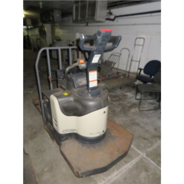 Crown  PE4500-80 Walk Bechind Battery Operated Pallet Jack No Charger