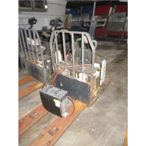 Crown #PE4500-80 Walk Behind Battery Operated Pallet Jack (No Charger )