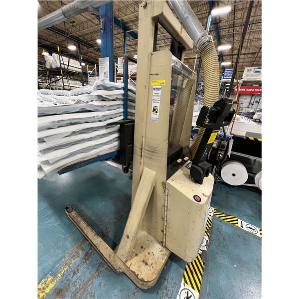 Crown - Walkie Stacker/Straddle Stacker - Model: 20MT - Serial: 1A113046