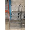 Image 1 : Mobile platform/stair 5-steps 37" x 72" x 79"