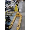 Image 1 : Manual pallet truck