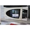 Image 2 : Lot of 2 microwaves Panasonic & Danby