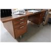 Image 2 : Lot: x2 desks, bookshelf & 5 drawer filing cabinet