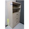 Image 3 : Lot: x2 desks, bookshelf & 5 drawer filing cabinet