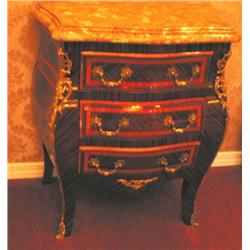 3-drawer commode made of Rosewood with Satin wood inlay with red marble top on Ormulu Mounts - Top i