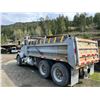 Image 2 : 1994 KENWORTH T800 DUMP TRUCK - GREY - VIN 2NKDLR0X8RM933461 - 679908KM - WITH DETROIT 6 MOTOR -