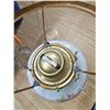 Image 5 : Antique 1890's Gone with the Wind Oil Lamp Original Shade - No Damage, metal spider for top globe ha