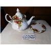 Image 1 : OLD COUNTRY ROSES ROYAL ALBERT TEA POT AND RARELY SEEN TRIVET