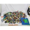 Image 2 : Large Lot of Vintage Lego Parts