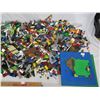 Image 4 : Large Lot of Vintage Lego Parts