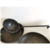 Image 3 : 2 Frying pans, pot, ladel