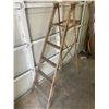 Image 2 : Wooden step ladder - 72" tall