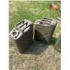 Image 2 : 3 vintage army gas cans