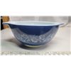 Image 2 : 2 Pyrex Blue with White Flowers Mixing Bowls