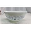 Image 2 : 2 Pyrex Blue Floral Pattern Mixing Bowls