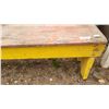 Image 4 : 5' Yellow/Red Garden Bench