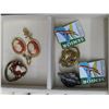 Image 5 : Small wooden Jewellery with assorted costume jewellery
