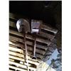 Image 1 : 2 shovels