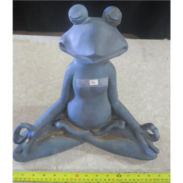 frog garden ornament - has crack and eye has been glued
