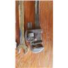 Image 4 : jack stand, 1 1/4" wrench, pipe wrench and hitch