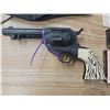 Image 2 : Vintage Crosman SA6 single-action Pellgun revolver .22 cal c/w pellets, C02 cylinders, holsters, oil