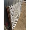 Image 2 : 4 white sheets of fencing – 4ft x 8ft