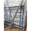 Image 3 : 2 metal scaffolding side pieces with 3 bracing bars