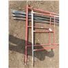 Image 3 : 2 metal scaffolding side pieces with 3 bracing bars