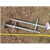 Image 3 : 4 scaffolding wheels & 2 scaffolding ground braces