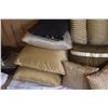Image 2 : ASSORTED PILLOWS