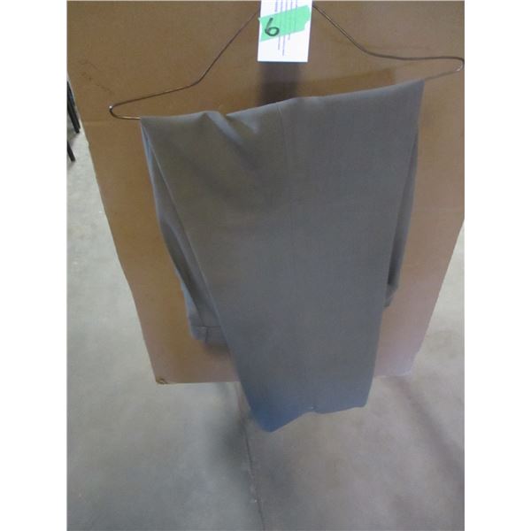 LADIES PANTS (SIZE LARGE)