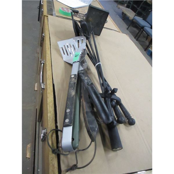 SET OF FIREPLACE TOOLS, BBQ TOOLS