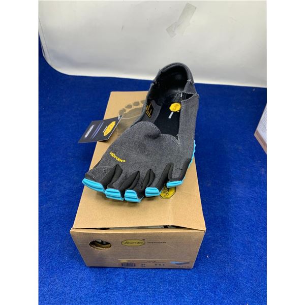 Vibram Fivefingers Size 8-8.5 Grey/Light Blue Toe Shoes