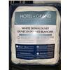 Image 2 : Hotel Grand White Down Duvet Queen Size All Season Medium Weight