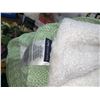 Image 2 : Life Comfort Reversible Throw