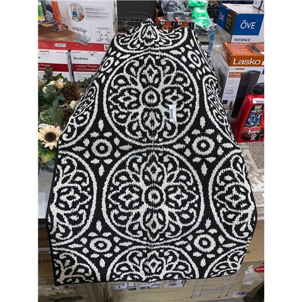Black & Cream Rug 30" x 45"