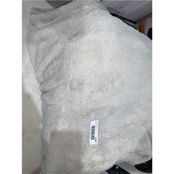 Kirkland King Size Reversible Blanket